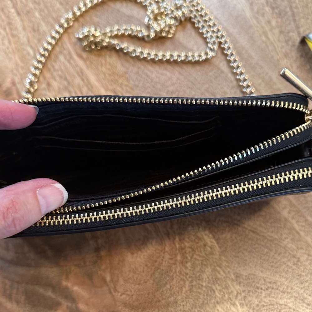 Kate Spade small Black crossbody with Gold Chain - Picture 5 of 7